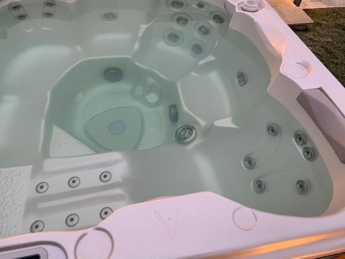 Chez La Rose Luxueuse Cottage Avec Jacuzzi Rouvres-la-Chétive Dış mekan fotoğraf