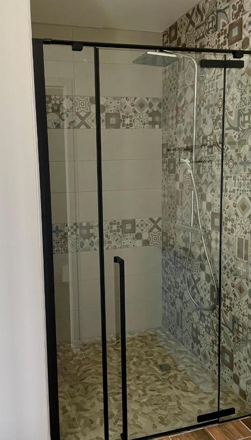 Chez La Rose Luxueuse Cottage Avec Jacuzzi Rouvres-la-Chétive Dış mekan fotoğraf