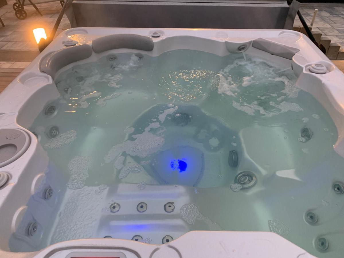 Chez La Rose Luxueuse Cottage Avec Jacuzzi Rouvres-la-Chétive Dış mekan fotoğraf