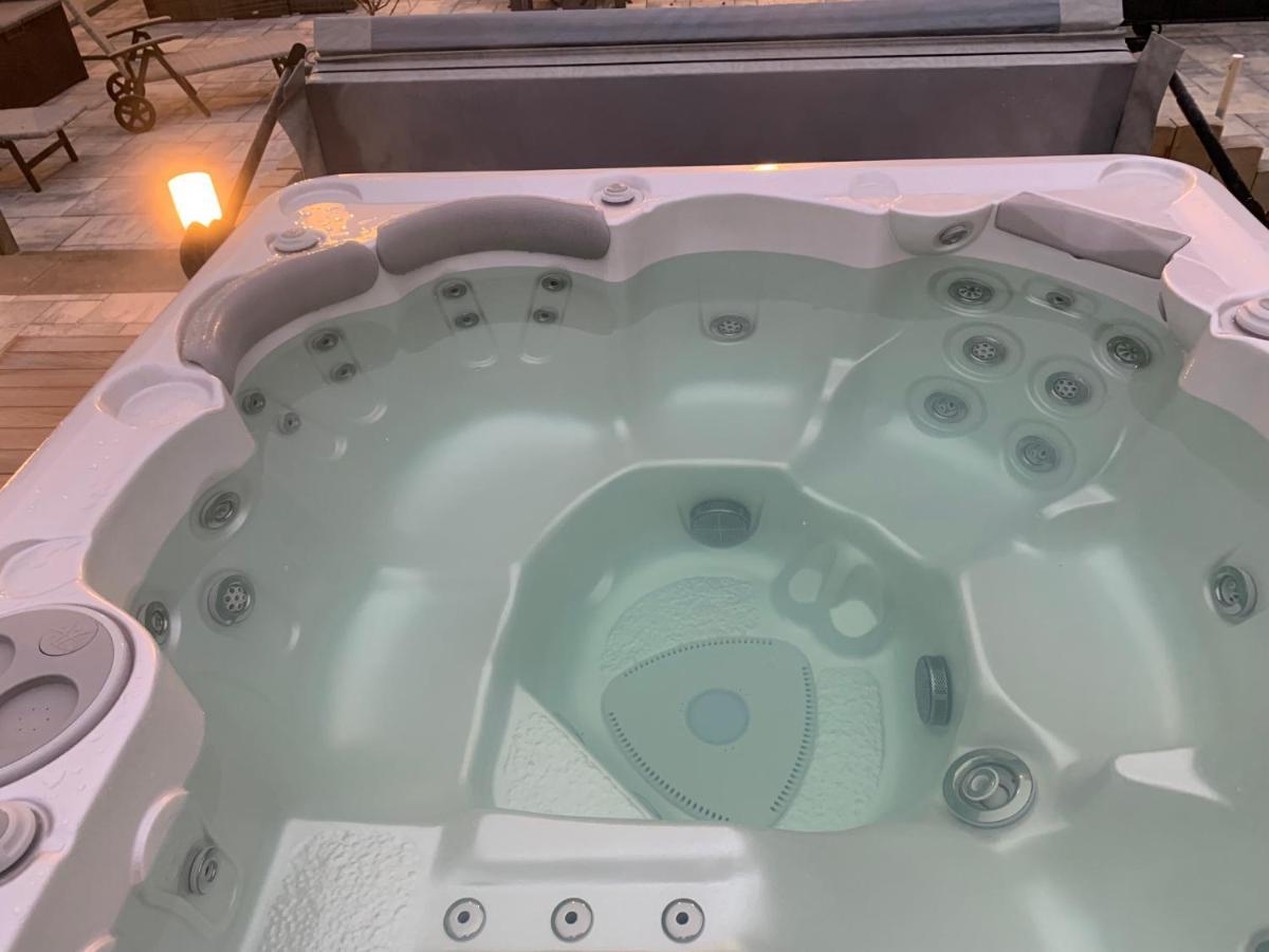 Chez La Rose Luxueuse Cottage Avec Jacuzzi Rouvres-la-Chétive Dış mekan fotoğraf